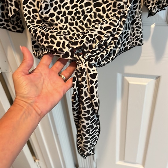 Tyche top off shoulder - Picture 2 of 3